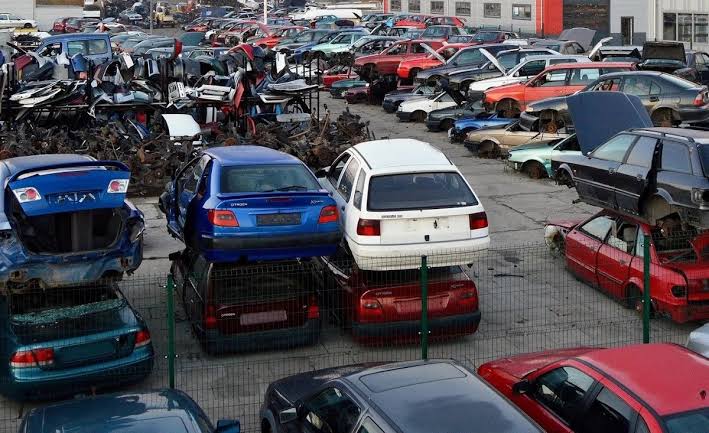 What Should You Expect When Using Auto Wreckers in Perth?
