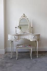 Restored Vintage Kidney Shaped Cream And Gold Louis Dressing Table With Crested Tilting Mirro In 2020 Vintage Dressing Tables Cream And Gold Bedroom Mirrored Furniture