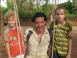 Thomas gunzig pour son roman feel good (au diable vauvert) avec la participation de corinne alexia, patrice elie avec thomas gunzig dans le rôle du libraire le sketch, par jupiter ! L Ecrivain Et Chroniqueur Thomas Gunzig A Fada N Gourma Burkina Faso