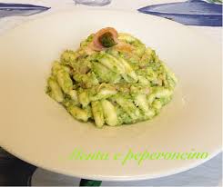 Parliamo del risotto agli asparagi, qualcosa che davvero può stuzzicare anche i palati più esigenti. Ricetta Pasta Con Pesto Di Asparagi E Salmone Primi Piatti