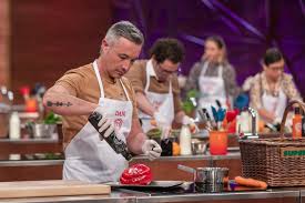 Boda carlos maldonado rtve en la primera prueba, los aspirantes elaborarán un plato libre que demuestre su evolución y la técnica aprendida, pero con los ingredientes de. Masterchef Platos De Tren Tartas De Boda Y Otras Recetas Del Ultimo Programa