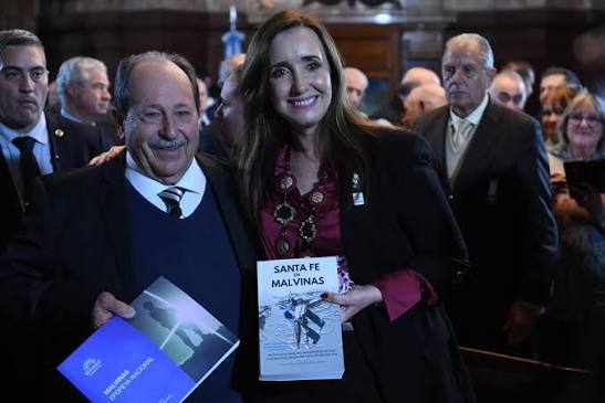 Victoria Villarruel | Vicepresidente de Argentina | Hoy presentamos en el  Senado de la Nación “Malvinas, Epopeya Nacional. Hablan los héroes,  hablamos de los héroes”, un libro que reúne las... | Instagram