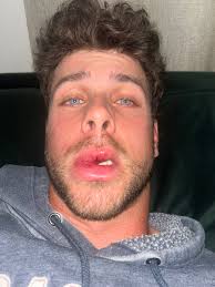 Ernie Clement's been using a random glove he bought off eBay through the  playoffs 😅🤷‍♂️ 📸 Kevin Sousa