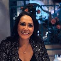 Kerri Dean's Instagram, Twitter & Facebook