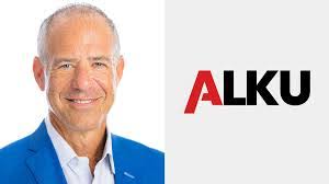 Mark Eldridge's Instagram, Twitter & Facebook