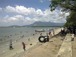 In the evening, you can find food stalls along the beach with tables. Pantai Merdeka Menarikdi Com