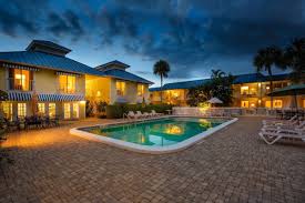 Rooms at inn on fifth offer a flat screen tv, a refrigerator, and air conditioning providing exceptional comfort and convenience, and guests can go online. Naples Garden Inn Inexpensive Motel In Naples Fl