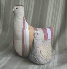 Tissus price, vente de tissus au mètre, vous propose de la toile de jute au mètre pour la décoration d'intérieur, création de sac, aménagement extérieur. Cocottes En Tissu Esprit Cabane