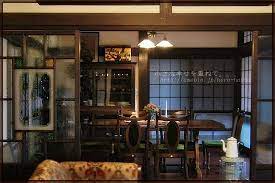 自宅に繋げた母屋のリフォーム工事も メインの２部屋に新しい照明や家具を入れてやっと使えるようになりました 憧れだった古民家のイメージに近づけて 結構満足してい カントリー風インテリア リフォーム 和モダン 大正浪漫 インテリア