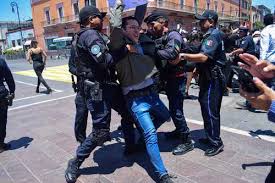 Entre represión, premian a la española en Aguascalientes