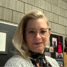 Lisa Betterton's Instagram, Twitter & Facebook