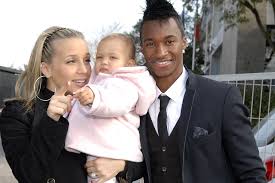 Yannick dos santos djaló (born 5 may 1986) is a portuguese professional footballer who plays for s.l. Yannick Djalo Entra Em Guerra Com Luciana Abreu E Vai Para Tribunal