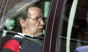 Michel fourniret lors de fouilles dans les ardennes, en juillet 2004. Erneut Lebenslangliche Haft Serienmorder Totete Frau Eines Mithaftlings Kleinezeitung At