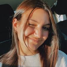 Lauren Buzzelli's Instagram, Twitter & Facebook