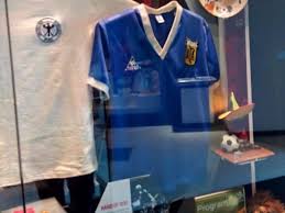 Es porque te interesa la información rigurosa, porque valorás tener otra mirada más allá del bombardeo. Maradona Donde Esta La Camiseta Del Gol Con La Mano De Dios Deporte Total El Comercio Peru