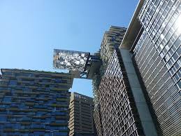 The site of one central park is one of the best location within desa parkcity. Der Hochste Vertikale Garten Der Welt One Central Park