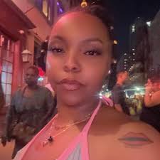 solange outside w gang , real member .