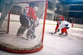 This is hokej na lodzie by pikulpictures on vimeo, the home for high quality videos and the people who love them. Lodowisko Do Hokeja Jak Dobrac Siatke Do Zabezpieczenia Trybun I Boiska Symar