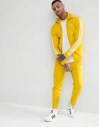 Black And Yellow Adidas Track Pants Epingle Par Gsil Smith Sur Projects To Try Survetement Adidas Habillement Homme Survetement Adidas Homme