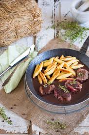 Reh Medaillons In Pflaumen Sauce Pflaumensauce Reh Rezept Festliches Essen