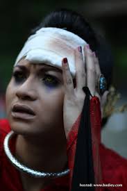 Pontianak vs orang minyak mengisahkan pergolakan hidup dua ekor hantu yang baru saja berkecimpung di dalam dunia kehantuan. Sinopsis Filem Pontianak Vs Orang Minyak Sensasi Selebriti