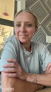 Hollywood Darlings Christine Lakin is answering a fan’s questions in Cameo.