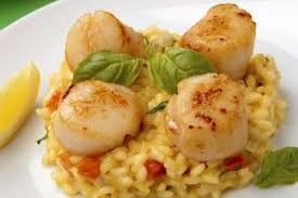 Il risotto è un primo piatto tipico della cucina italiana realizzato in diverse versioni in tutto il paese. La Ricetta Del Risotto Alle Capesante Il Primo Piatto Sfizioso