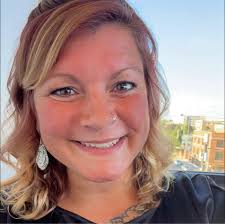 What are some support groups or therapy resources in the Grand Rapids area  for someone without health insurance?