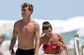 She shot to fame after the tabloids began picturing her with the internationally renowned footballer, antoine griezmann. Mailonline Sport Ø¹Ù„Ù‰ ØªÙˆÙŠØªØ± Antoine Griezmann Relaxes On Holiday With Girlfriend Erika Choperena Ahead Of New Season Https T Co Szrme1udpq