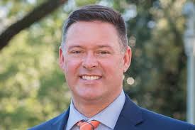 Robert Hosford's Instagram, Twitter & Facebook