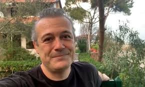 Levent üzümcü'yü şehir tiyatrosu'nda görmek i̇stiyoruz. Levent Uzumcu Haberleri Tele1