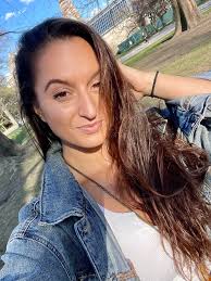 𝘐 𝘩𝘢𝘥 𝘢𝘭𝘸𝘢𝘺𝘴 𝘴𝘵𝘳𝘶𝘨𝘨𝘭𝘦𝘥 𝘸𝘪𝘵𝘩 𝘮𝘺 𝘸𝘦𝘪𝘨𝘩𝘵, and I  had tried every diet and exercise routine under the sun without any lasting  success. I began to believe that I was just "destined"