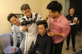Tôi với đàm vĩnh hưng có chung sở thích kim cương, nhưng tôi sang hơn đàm vĩnh hưng là tôi mua xong tôi trả tiền mặt. Yeu Quy Hoai Linh Ä'am VÄ©nh HÆ°ng Giá»Ÿ Láº¡i Nghá» CÅ©