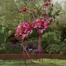 Vibrant And Eccentric This Set Of 2 Pink Solar Flamingos Brings A Fresh Look To A Classic Yard Fixture Pink Flamingos Lawn Ornaments Lawn And Garden Flamingo