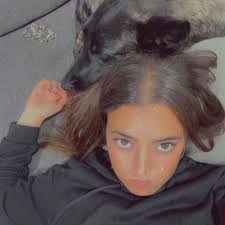 היי לכולם! יש לנו כלב רוטווילר מעורב, בן שני וחצי,שובב ומתוק אמיתי. אנחנו  משקיעים בו מאוד ופורקים לו אנרגיה פעמיים ביום לפחות, גם פיזי וגם מנטלי ע״י  אילוף. הכלב הולך לישון כל