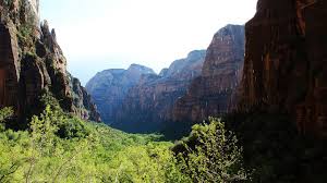 Zion national park has three entrance stations: Zion National Park Sehenswurdigkeiten Wanderwege Aussichtspunkte