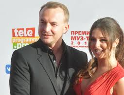 Смотреть онлайн 1 сезон сериала регби. Nyusha Pokazala Kak Ee Muzh Vyglyadit Bez Futbolki Video
