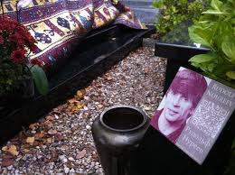 This mosaic memorial resembles one of the oriental kilim rugs that. Of Things Taken And Left Behind A Visit To A Russian Cemetery In France The Votives Project