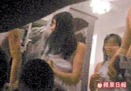 希望讓別的男人看看我林襄美好的身材，甚至在我面前跟她做愛