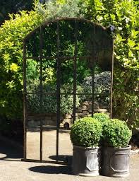 Ideen Um Garten Mit Spiegeln Mehr Als 40 Inspirierende Fotos Zu Schmucken Wohnideen Fur Inspiration Paisajismo De Patio Sala De Jardin Ideas Para Decorar Jardines