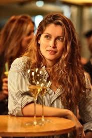 Dopo che claudia decide di sposarsi però, francesco capisce ciò che vuole davvero dalla vita e di chi é innamorato davvero accorgendosi che l'amicizia tra uomo e donna non e poi così semplice. Laetitia Casta E Fabio De Luigi Clip In Esclusiva Dal Film Una Donna Per Amica