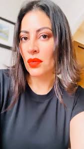 Wow what a lovely look lovely princess wow you wear a lovely black color  tshirt nice hair style and you look stunning superb outstanding adorable  and looking extremely beautiful like a princess