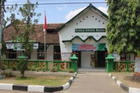 Raden adjeng kartini atau raden ayu kartini merupakan sosok wanita pribumi yang dilahirkan dari keturunan bangsawan anak ke 5 dari 11 bersaudara ini merupakan sosok wanita yang sangat. Kartini Dan Peninggalan Sekolahnya Yang Mulai Terlupakan Suluh Pergerakan