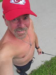 51 Single and looking leave a comment !!!!