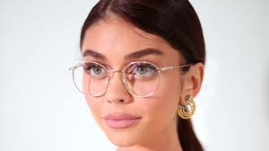 Sarah Hyland Claps Back After Being Accused Of Wearing Glasses To Look Quirky Fashion Eye Glasses Chic Glasses Stylish Glasses