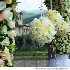 Blumenschmuck Fur Trauzeugen Brautjungfern Und Brautfuhrer Bedeutung Von Blumen Hochzeit Hochzeitsfeier