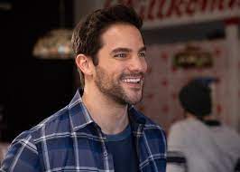 Elles se réveillent alors dans christmas town, la ville parfaite d'un noël parfait. Au Secours Je Suis Dans Un Film De Noel A Christmas Movie Christmas Le Telefilm