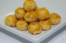 Resep kue putri salju enak gampang untuk dijual laku | cara membuat kue putri salju keju anti gagal enak untuk tamu atau hari raya. Resep Cara Membuat Kue Nastar Keju Empuk