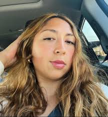 Adriana Oregon's Instagram, Twitter & Facebook