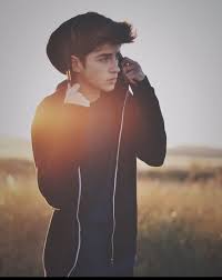 Follow manu rios (@manuriosfdez) on twitter. Manu Rios Reverbnation